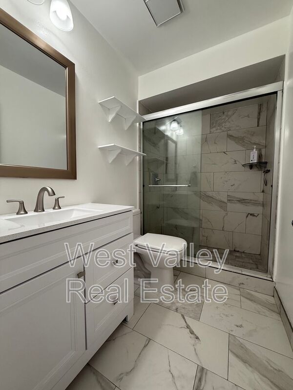 Building Photo - 543 Front St