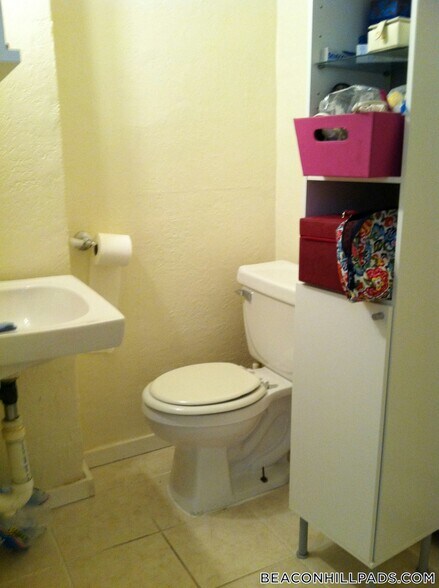 Building Photo - 40 Anderson St