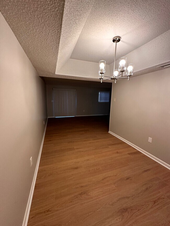 Building Photo - 102 Briarview Cir