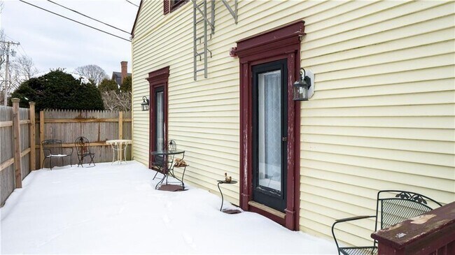 Building Photo - 167 Coggeshall Ave