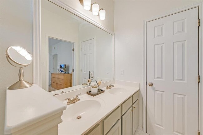 Building Photo - 9302 Brents Elm Dr