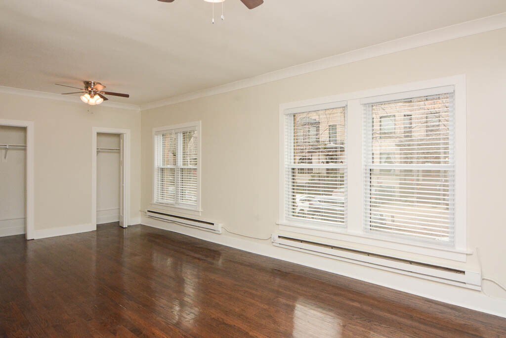 Building Photo - 727 W Roscoe St