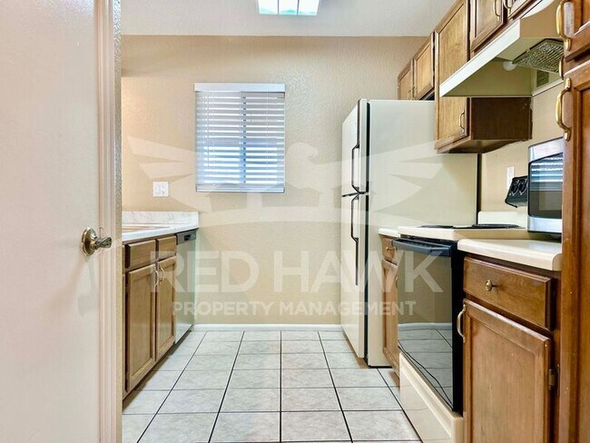 Building Photo - 623 W Guadalupe Rd