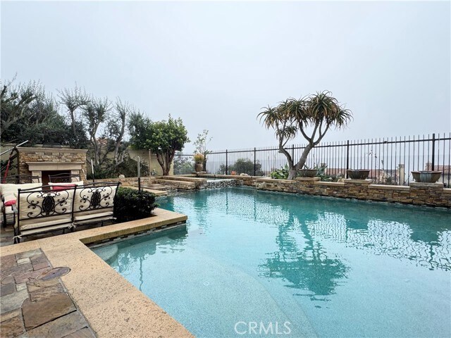 Building Photo - 19 Momento