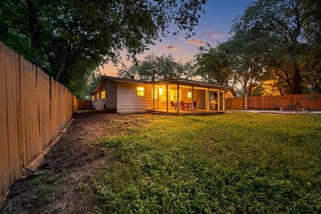 Building Photo - 9807 Dallum Dr