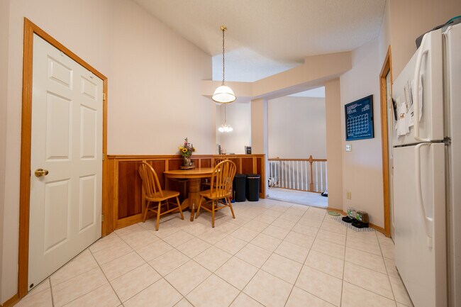 Building Photo - 8772 Coburn Ct