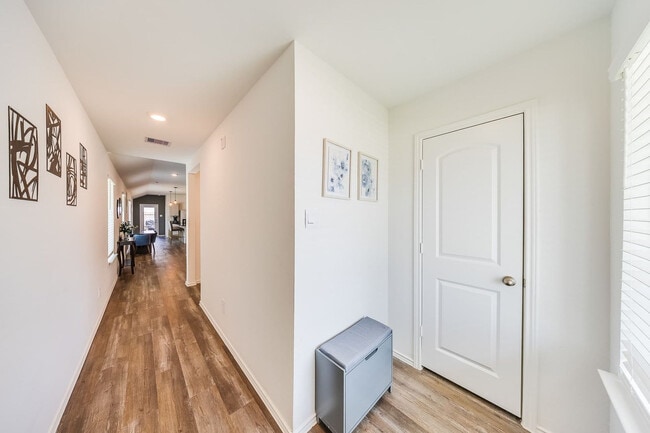 Building Photo - 6055 Diamond Vis Ct