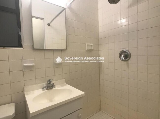 Building Photo - 2 bedroom in NEW YORK NY 10019