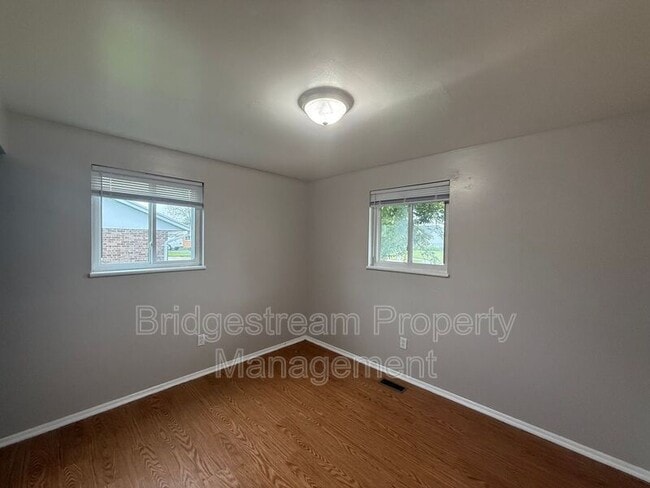 Building Photo - 4948 Leeper St