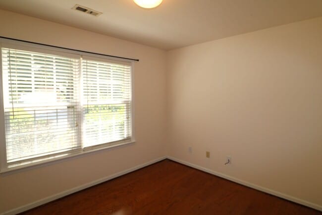 Building Photo - 136 Silver Creek Trail