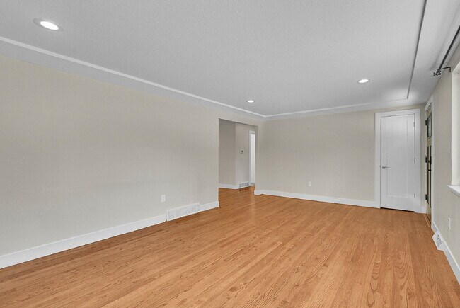 Building Photo - $3,195.00, 4 bed, 3 bath located in Arvada.