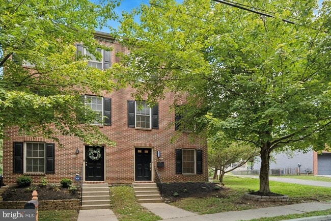 Building Photo - 284 Parker Ave