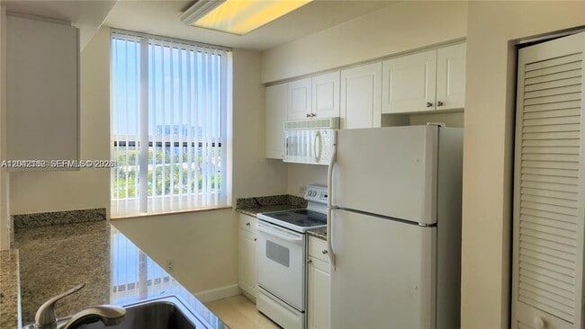 Building Photo - 19501 W Country Club Dr
