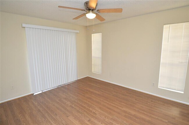 Building Photo - 8647 Mallard Reserve Dr