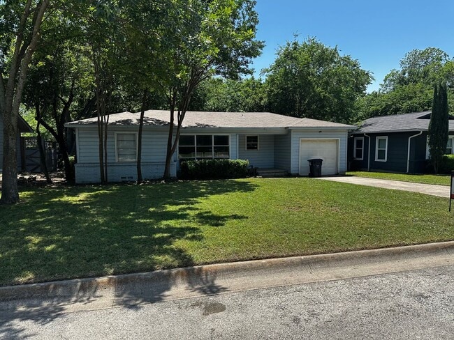 Primary Photo - 2 Bedroom/1 Bath Home