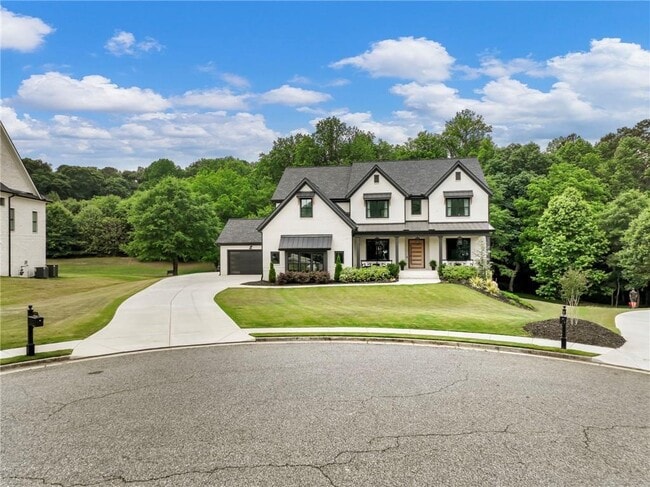 Building Photo - 566 Versailles Dr