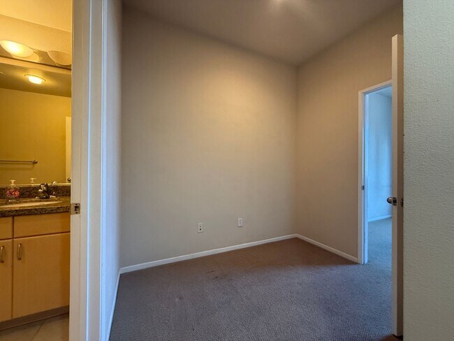 Building Photo - Downtown Condo in the Heart of San Diego!