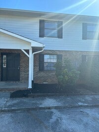 Building Photo - 2BD/1.5BTH Townhouse minutes from everything!