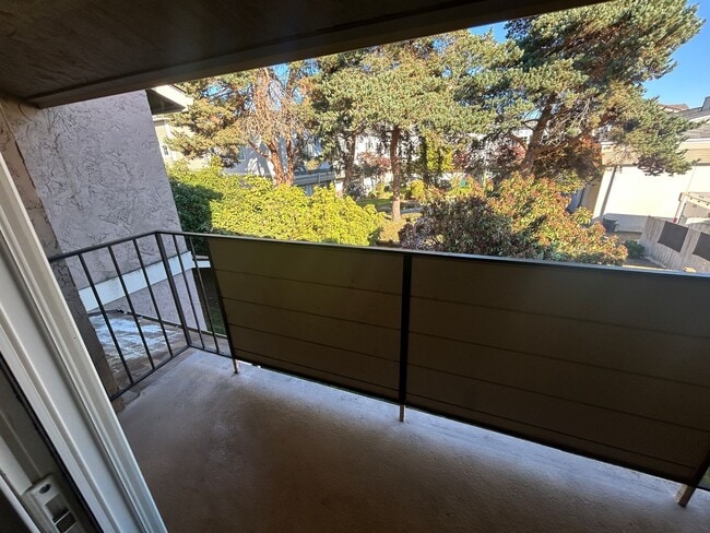 Building Photo - Fantastic 2 bed 1.5 bath townhome in Lynnw...