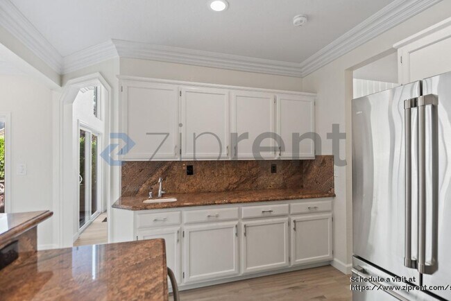 Building Photo - 2475 Canyon Lakes Dr
