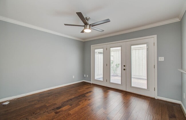 Building Photo - 402 Bendwood Dr