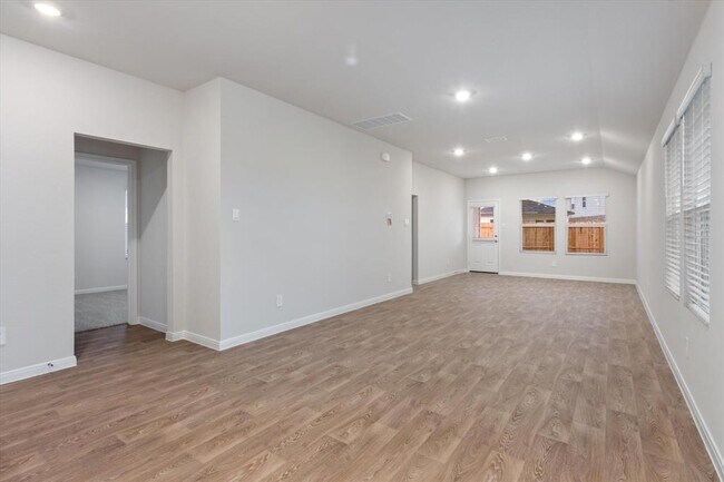 Building Photo - 108 Raymondville Path