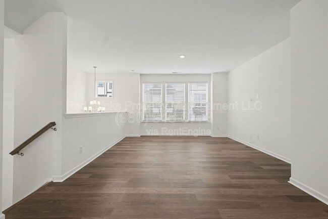 Building Photo - 2007 Hawksworth Ln