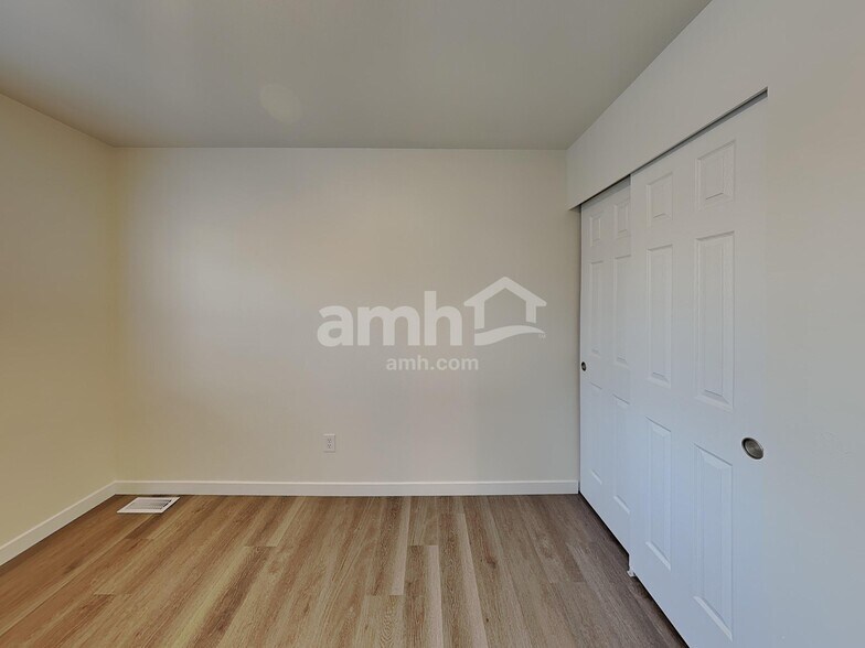 Building Photo - 11620 34th St NE