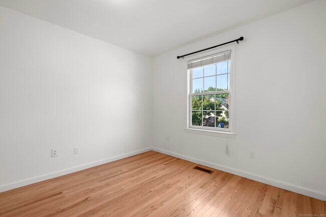 Building Photo - 322 Greenfield St