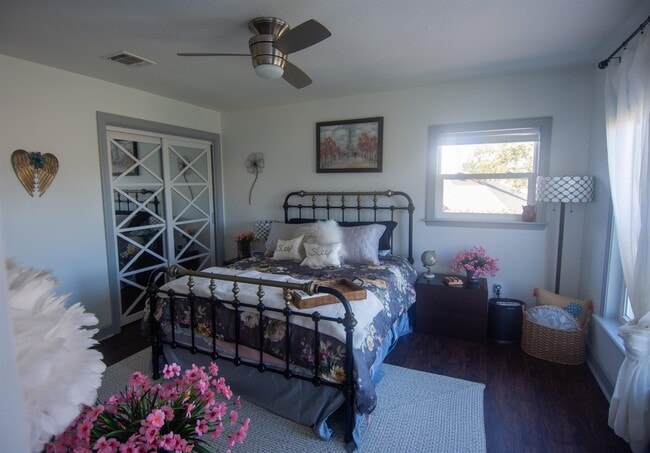 Building Photo - 500 Turnberry Ln