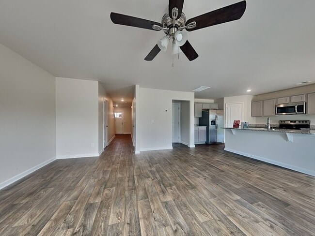 Building Photo - 118 Bent Holly Dr