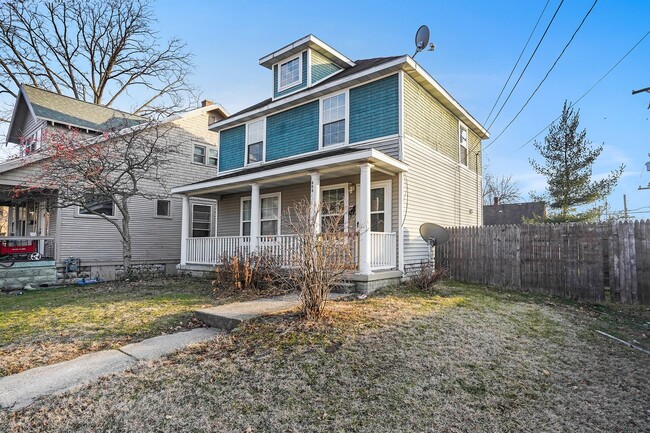 Building Photo - 3 Bedroom, 1.5 Single Family Home  in Gran...