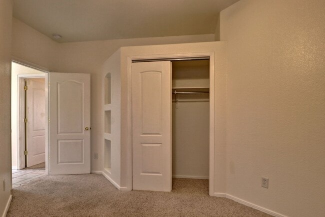 Building Photo - 2305 Santo Domingo Ave