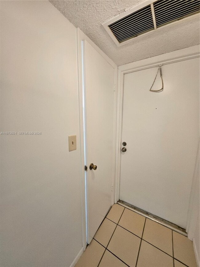 Building Photo - 7911 N Colony Cir