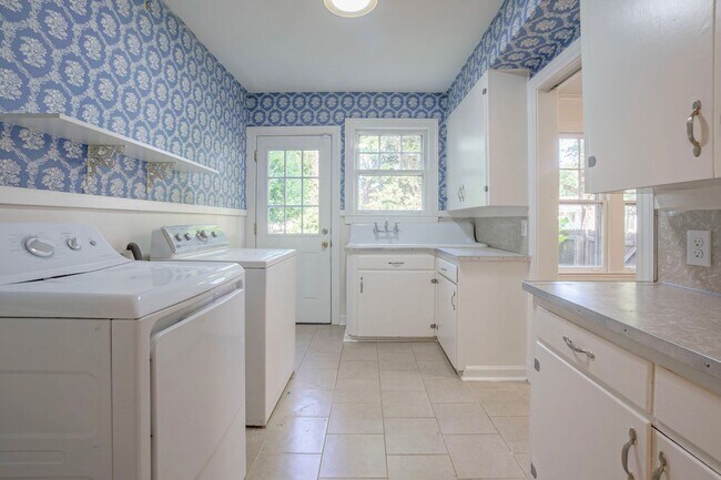 Building Photo - Updated home blends historic charm with mo...
