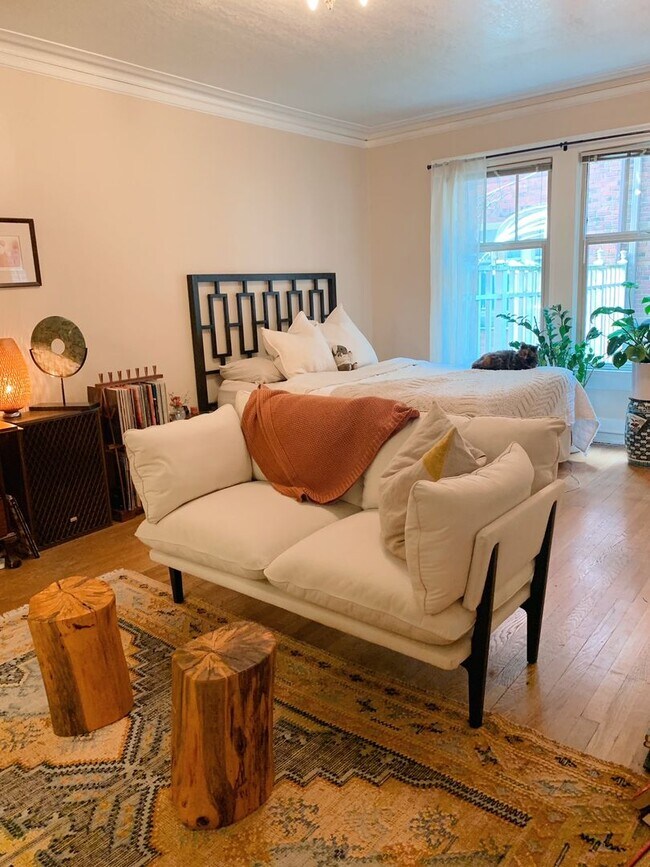Interior Photo - Olympic Arms/ Grayson Apartments