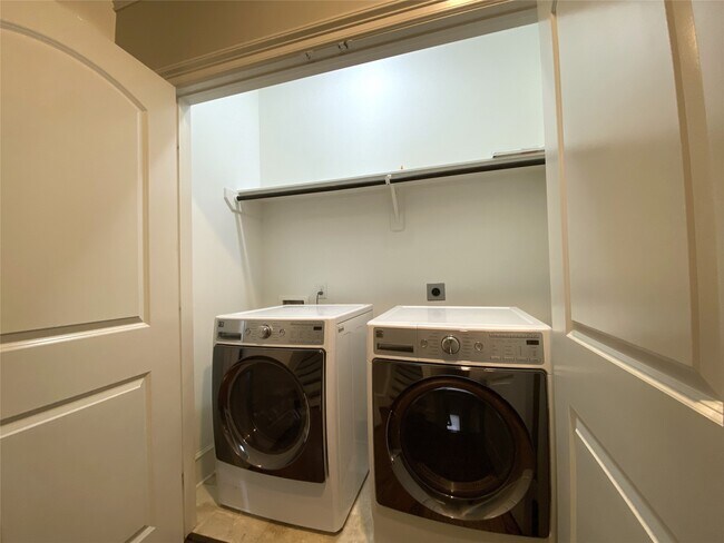 Building Photo - 5226 Kiam St