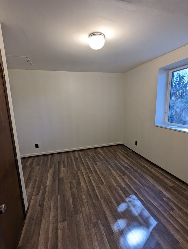 Building Photo - 3 Bed, 1 Bath Near Fairhaven