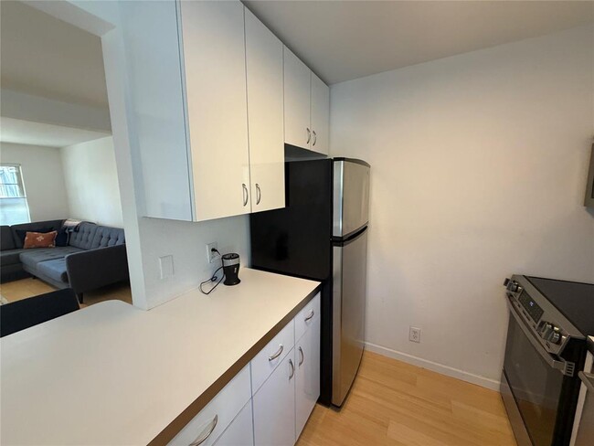 Building Photo - 300 Crockett St