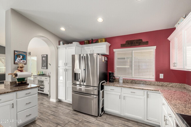 Building Photo - 16325 W Paradise Ln