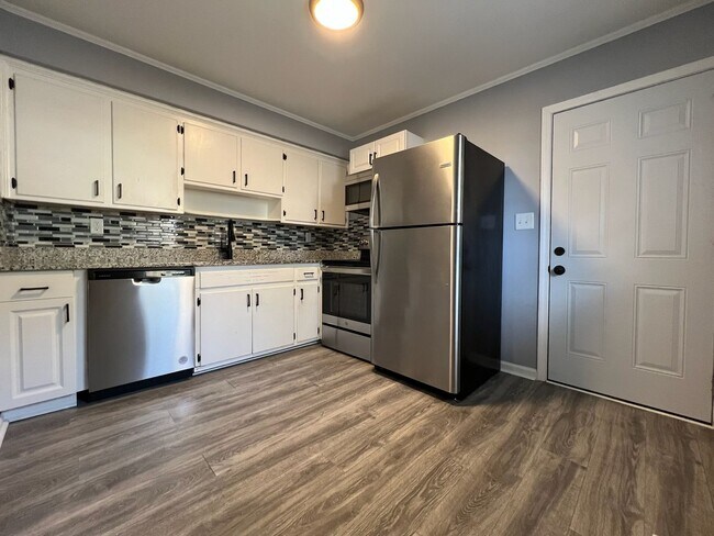 Building Photo - 2026 Bonus - Half Off One Month's Rent