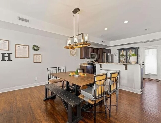 Building Photo - 3 Bedroom Townhome in Cornerstone