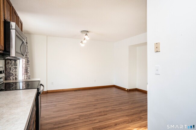 Building Photo - 449 S Main St