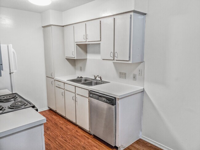 Building Photo - 106 E 30th St