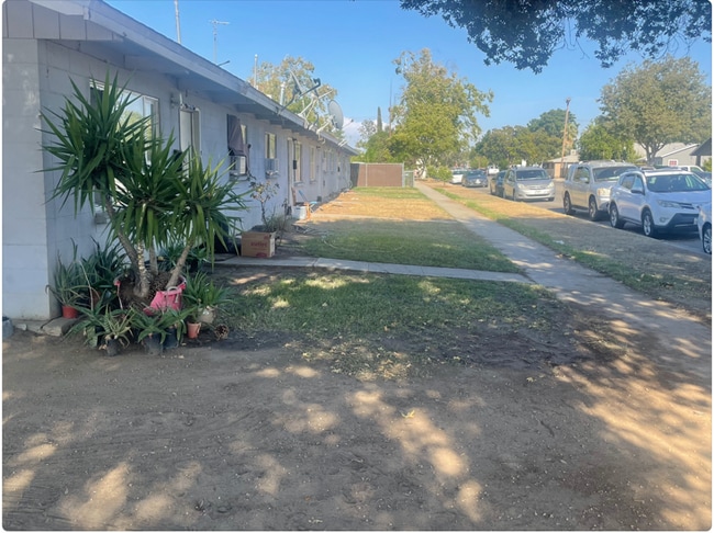 Building Photo - 11 E San Joaquin St