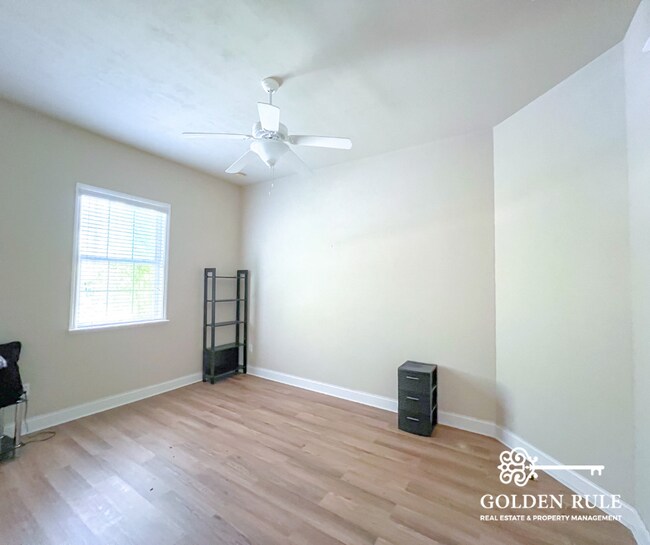 Building Photo - 9048 SW 76th Ave