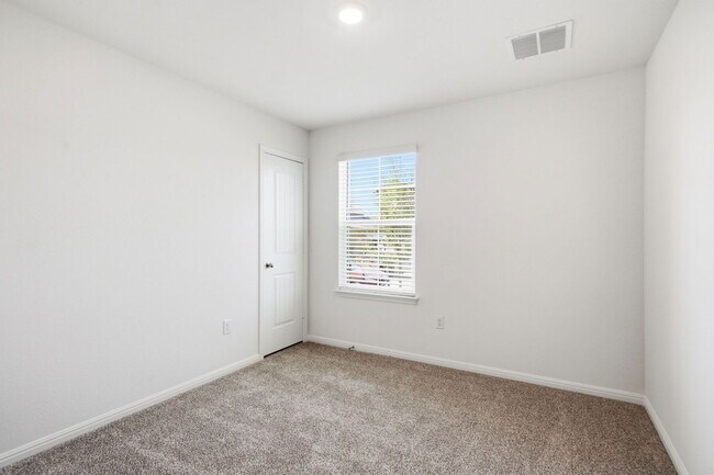 Building Photo - 1904 Marlin Spike Dr