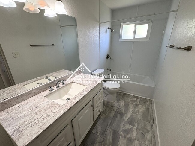 Building Photo - 4540 Ashcroft Ave