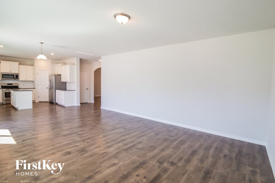 Building Photo - 5221 American Holly Ln