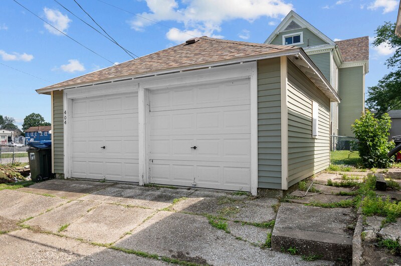 Building Photo - 404 W 16th St